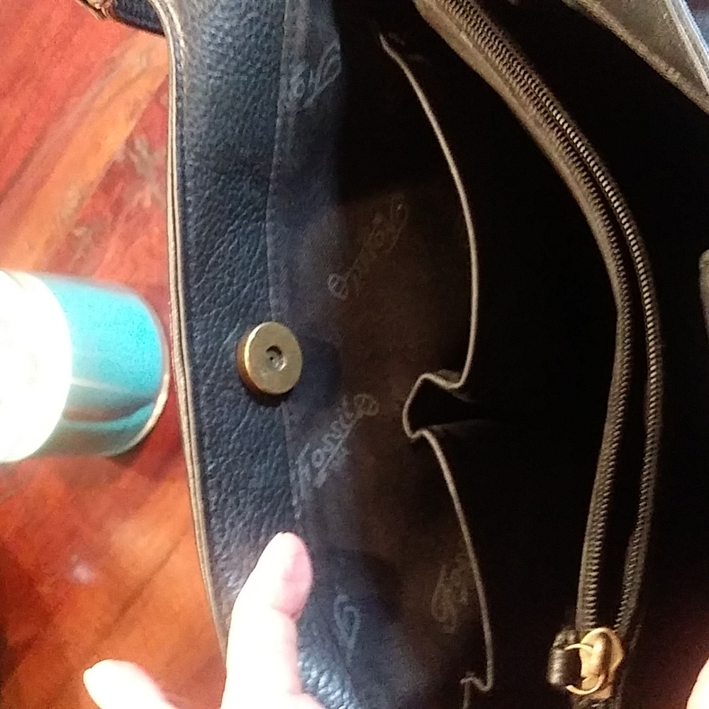 Black Leather Fossil hand bag - Picture 7 of 11